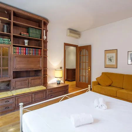 Monginevra Old Fashioned House Apartment